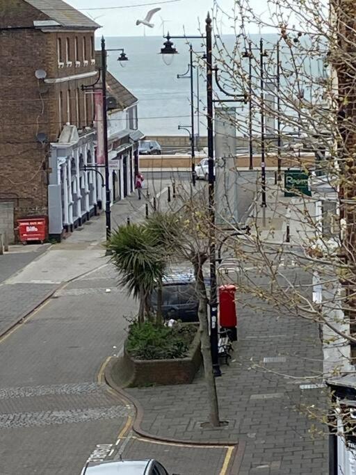 Herne Bay Central - 2 Minutes From Beach Apartment מראה חיצוני תמונה
